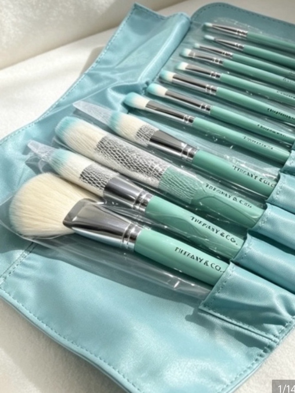 Tiffany makeup brush set - Picture 1 of 10